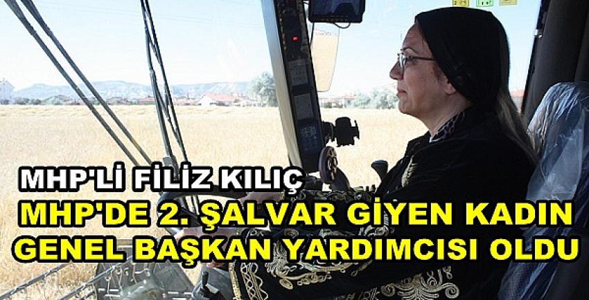 MHP'li Kılıç Şalvar Giyerek Biçerdöver ile Hasat Yaptı  