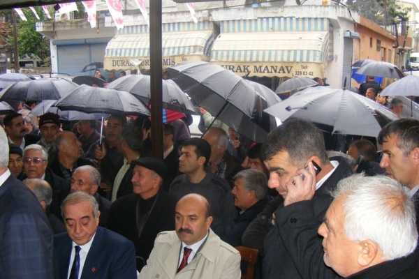 Adana'da MHP'ye katılımlar sürüyor...