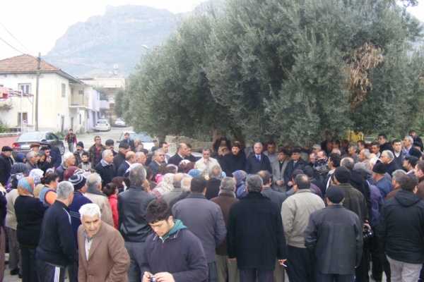 MHP’den Kozan’daki kentsel dönüşüm mağdurlarına destek…