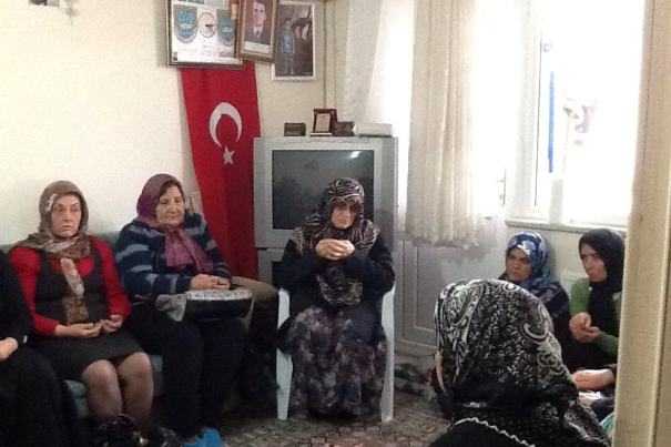 MHP'li kadınlardan Şehitlik ziyareti