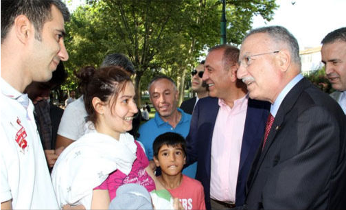 İHSANOĞLU, TAKSİM GEZİ PARKI'NI ZİYARET ETTİ