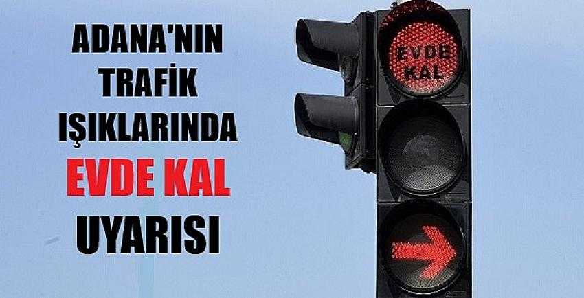 Adana'da Trafik Işıklarına EVDE KAL Yazısı Yazıldı      
